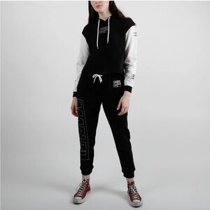 NWOT Women’s Marvel Hoodie & Jogger Pants Set